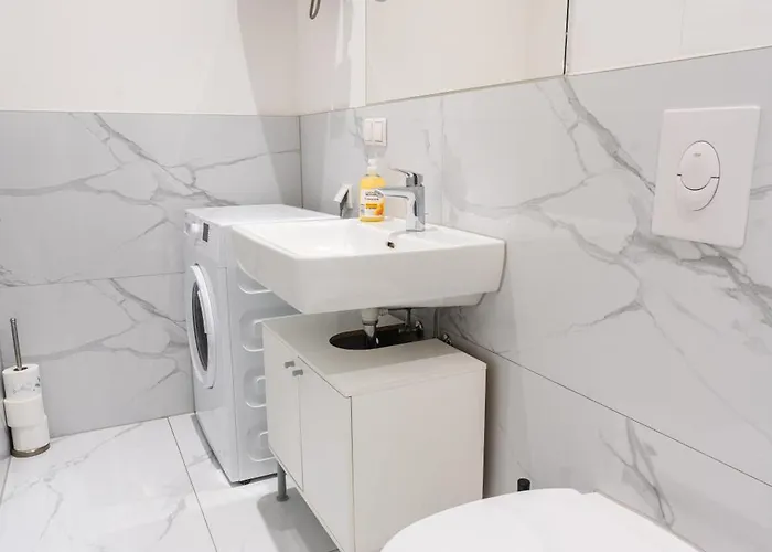 - Metro 1160 Apartamento Viena