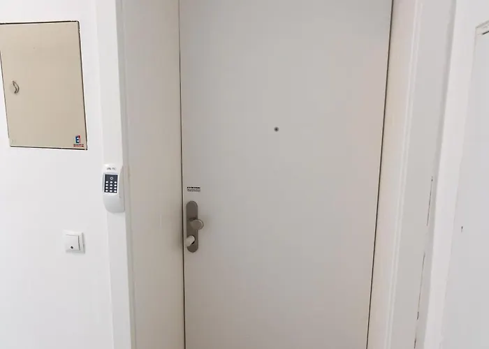 - Metro 1160 Apartamento Viena