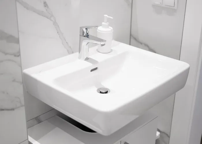- Metro 1160 Apartamento Viena